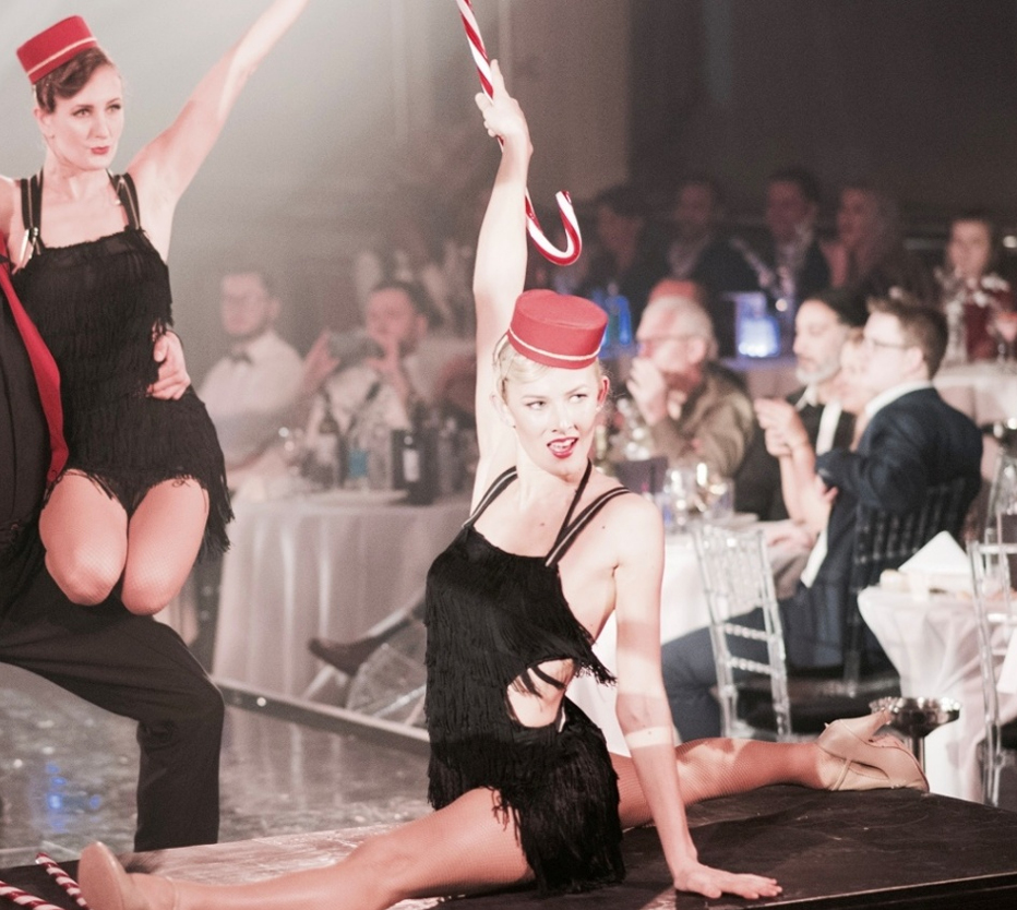 Exciting West End Free Flowing Drinks and Musical Brunch Blast 4 People